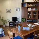 Pini di Roma-New&cozy apt in Rome city center- Metro A Re di Roma